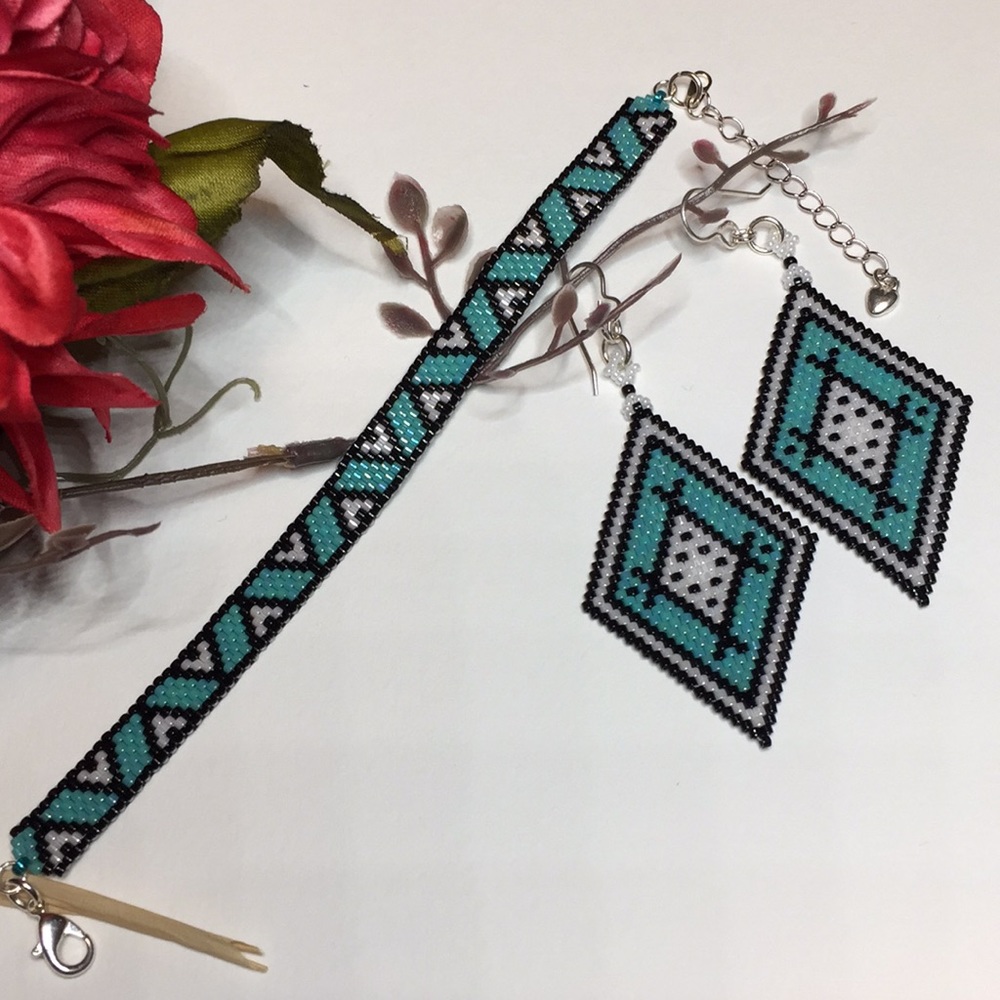 NEW!!!!  Turquoise earring & bracelet set